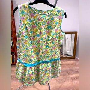 Super cute vintage romper! 🌸🌺🌻